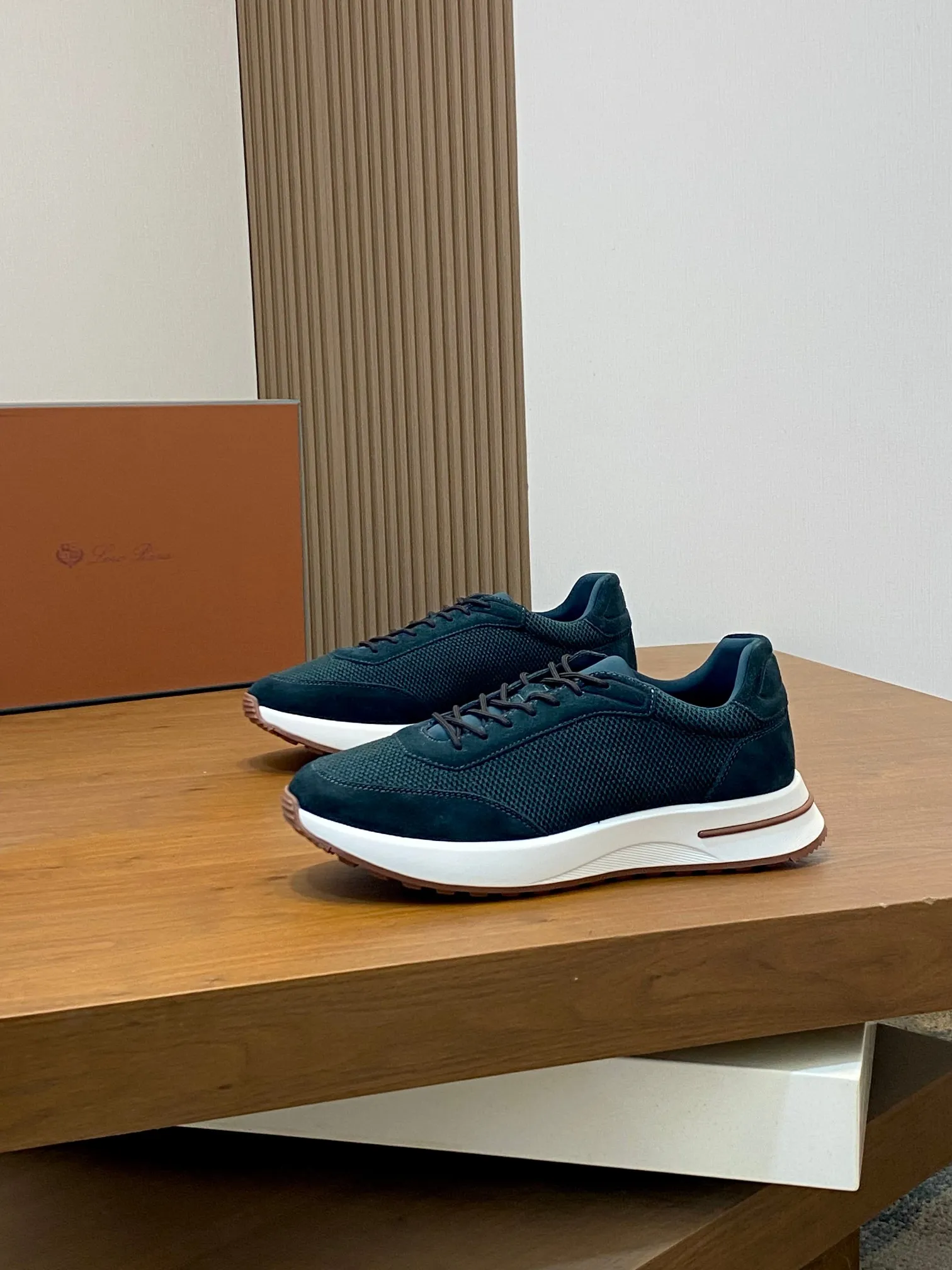 Factory price: 480💰 Loro Piana - Classic casual shoes, men's lace-up casual shoes and sneakers, high-quality lightweight and comfortable fabrics, suitable for outdoor leisure, the color scheme is young and energetic, and it looks great with sportswear or casual suits! Code number: 38-44 (45, 46, can be customized)